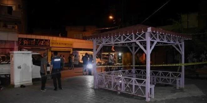 Parkta oturan arkadaş grubuna kurşun yağdırdılar: 4 yaralı