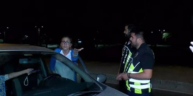 Kadıköy'de denetime takılan sürücü: Kadıköy emniyet müdürünü ara, bunların hepsini alsınlar