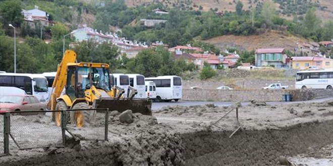 Erzincan ile Iğdır'da sağanak sonucu taşkınlar ve sel meydana geldi
