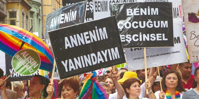 Yardım arayan anneye LGBT tuzağı