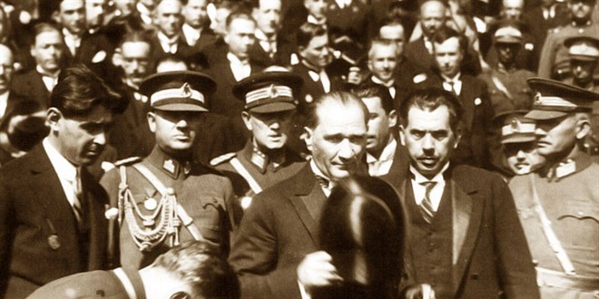 Atatrk'n Byk Zafer sonras TBMM ziyaretine ilikin grntler paylald