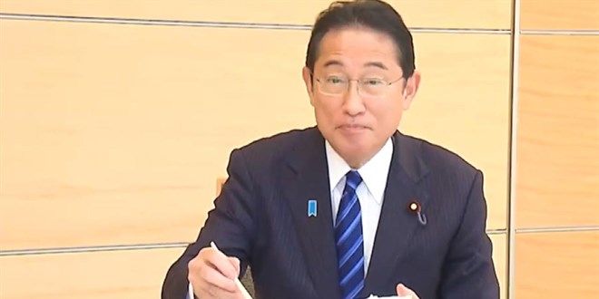 Japonya Başbakanı radyoaktif su boşaltılan denizden çıkan balığı yedi