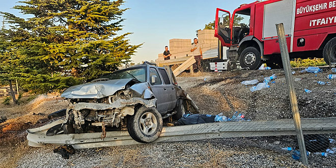 Üç aracın karıştığı trafik kazasında 1 kişi öldü, 3 kişi yaralandı