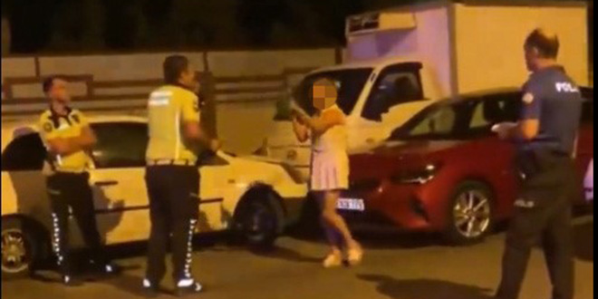 Trafik kazasına karışan kadından polise tehdit