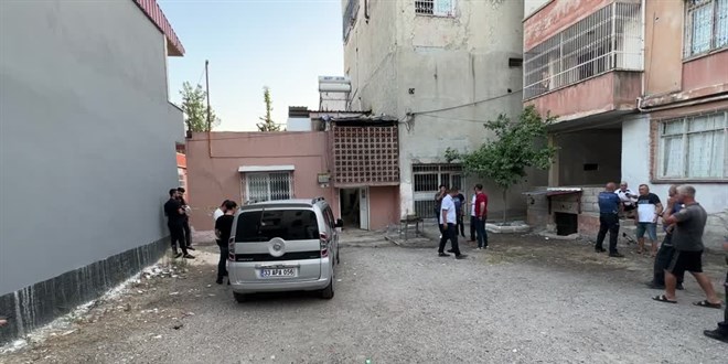 Adana'da ailesinden 2 kiiyi ldren 3 kiiyi de yaralayan pheli, tedavi grd hastanede ld