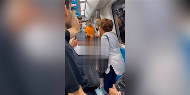 Marmaray'da yanındaki kadının zorla başörtüsünü çıkarmaya kalktı, yolcular tepki gösterdi