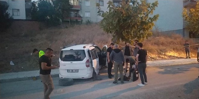 Polis otosu ile pikap çarpıştı, 2'si polis 3 kişi yaralandı