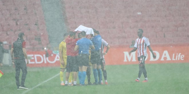 Samsunspor İstanbulspor maçı ertelendi
