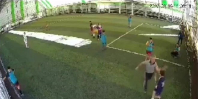 Futbol antrenöründen antrenmanda 12 yaşındaki çocuğa dayak