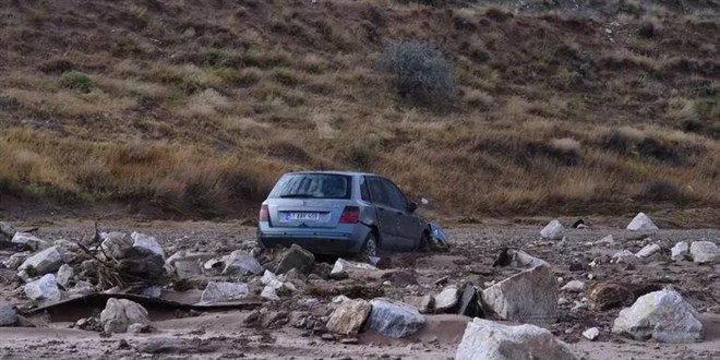 Sel sonrası kaybolan Asel bebeği arama çalışmaları sürüyor