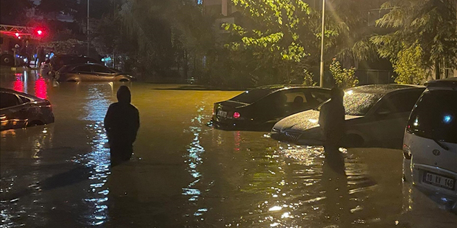 İstanbul'da selden etkilenen ailelere 15 bin lira yardım ödemesi yapılacak