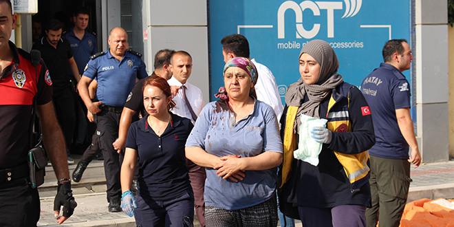 Hatay'da annesini balkondan atmaya çalışan zanlı gözaltına alındı