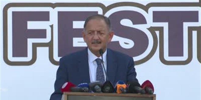 'Depremzedeleri evlerine oturtmadan başka projelerin peşinde koşmak doğru olmaz'