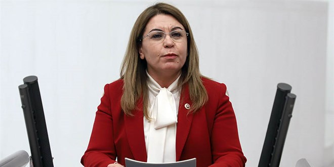 Bakan Koca'ya: Devlet okullarında günde 2 öğün ücretsiz neden yemek vermiyorsunuz?