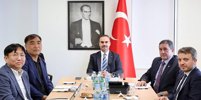 Bakan Kacır, Güney Kore'de küresel markaların yöneticileri ile buluştu