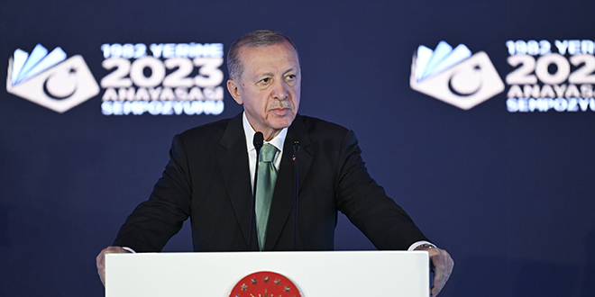 '23 kez değiştirilmiş olsa da elimizdeki metin hala bir darbe anayasasıdır'