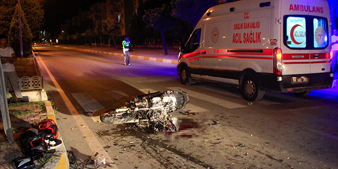 Kamyonetle motosikletin arpt kazada 2 kii ld