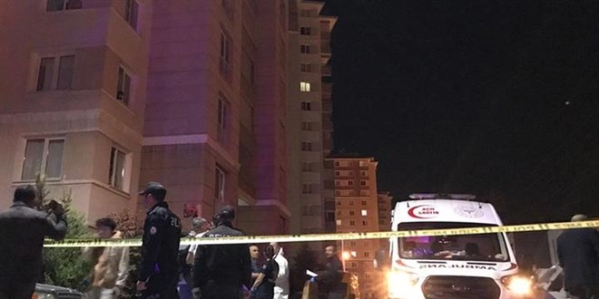 Konya'da iki genç kız sevgililerine mesaj atıp 15 katlı binadan atladılar