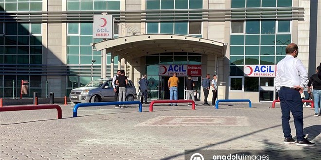 Düğünde karnına kurşun isabet eden gelinin babası yaralandı