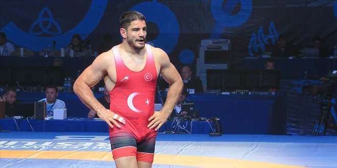 Milli güreşçi Dünya Güreş Şampiyonası'nda yarı finalde kaybetti