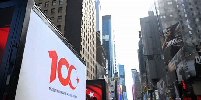 New York'ta dijital ekranlı kamyonetlerle 'Türkiye Yüzyılı' tanıtıldı