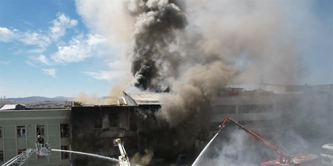 Başkentte sünger fabrikasında yangın: 2 kişi hayatını kaybetti