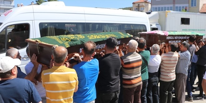 Almanya'dan emeklilik ilemleri iin geldikleri Denizli'de kaza geirip len ift defnedildi