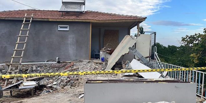Malatya'da enkaz altında kalan bir kişi yaralandı