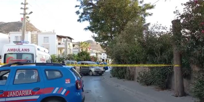 Bodrum'da 2 kii otomobilde silahla vurularak ldrld
