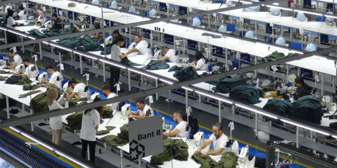 Belediyenin kurduğu tekstil fabrikasında ürettiği ürünleri birçok ülkeye gönderiyor