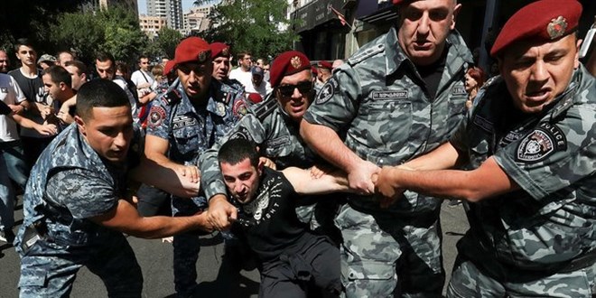 Ermenistan'da darbe teşebbüsü ve 8 kişi gözaltına alındı