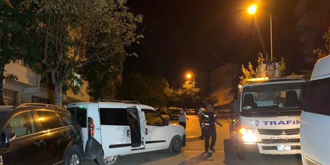 Araç içerisinde tartıştığı arkadaşını silahla vurarak öldürdü