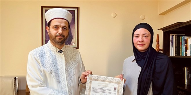 Alman Lina Boettcher, ziyaret için geldiği Bartın'da İslamiyet'i seçti