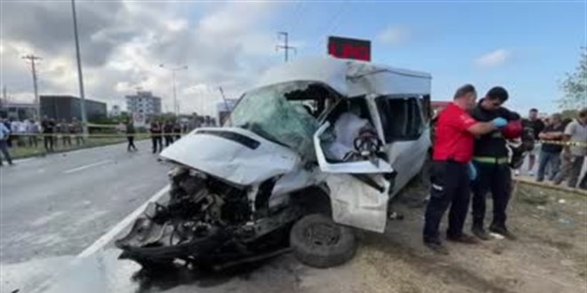 Samsun'da kamyon ile renci servisinin arpt kazada 1 kii ld, 6 kii yaraland