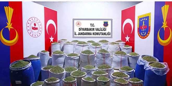 Diyarbakır'da 1 ton 319 kilogram esrar ele geçirildi