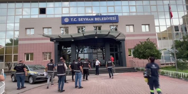 İki belediyeye rüşvet operasyonunda evlerden servet çıktı