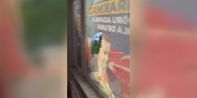 AK Parti mahalle seçim ofisinin camlarını taşla kıran kişi serbest