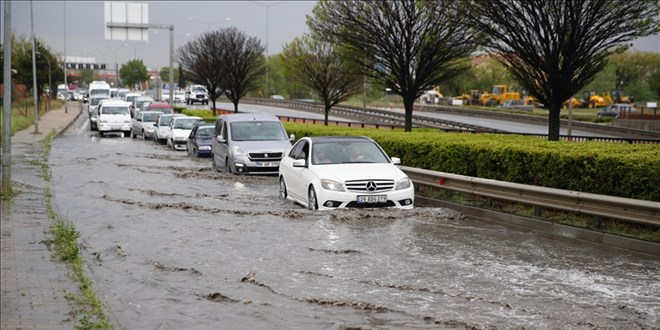 İstanbullular dikkat! Valilik ve AKOM'dan 'aşırı yağış' uyarısı geldi