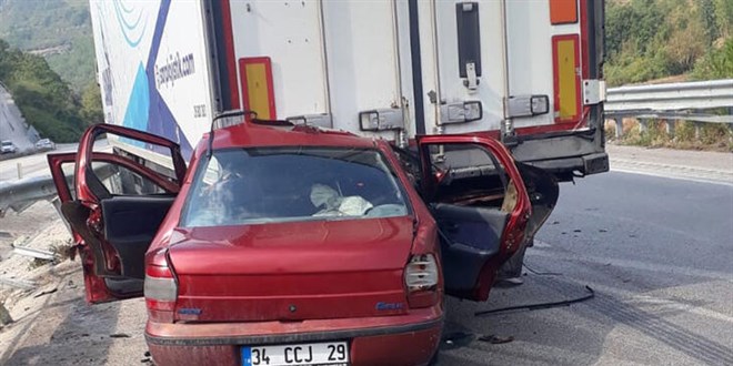 Tokat'ta tıra çarpan otomobildeki 3 kişi öldü