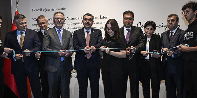 Bakan Tekin, Cumhuriyetin 100. Yılında Eğitimden İzler Sergisi'nin açılışına katıldı