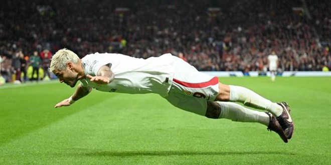 Pes etmeyen Galatasaray, Manchester United'ı deplasmanda devirdi