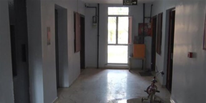 İlaçlatılan ev, kapı açılınca patladı