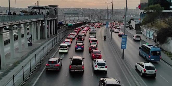 İstanbul'da trafikte yoğunluk yaşanıyor