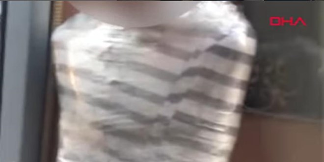 Yakaladığı hırsızlık şüphelisini streç filmle sarıp polise teslim etti