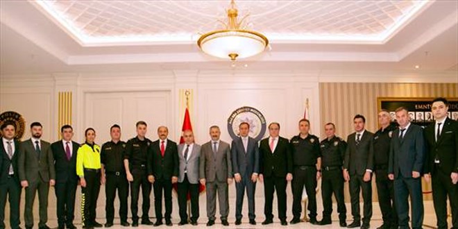 Ankara Emniyet Müdürü Dinç 19 personeli ödüllendirdi