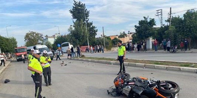 Adana'da minibsle arpan motosikletteki 2 kii ld