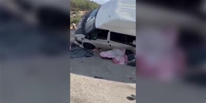 Gaziantep'te seyir halindeki kamyon trafik ışığındaki 3 araca çarptı