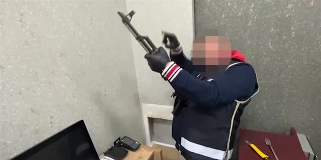 Diyarbak�r'da gece kul�b�nde uzun namlulu silah ele ge�irildi