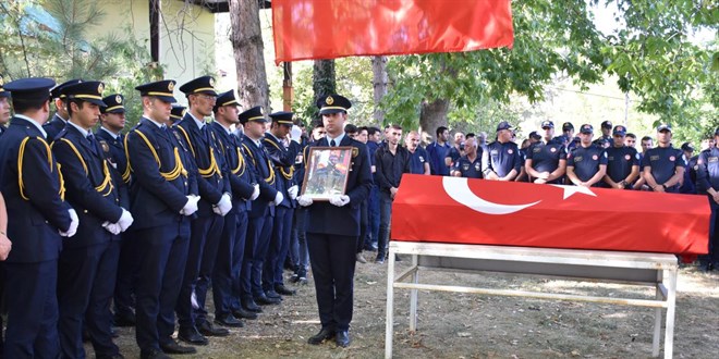 Ankara'daki yangında şehit olan itfaiye eri son yolculuğuna uğurlandı