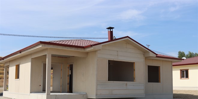 Depremden etkilenen Adıyaman'da kırsal konutların yapımı sürüyor